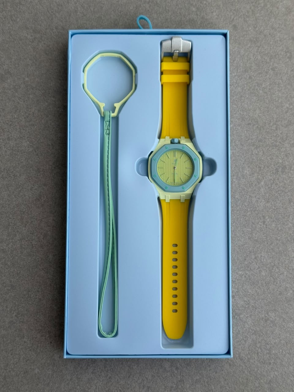 AP FOR SWATCH AMARILLO FONDO VERDE
