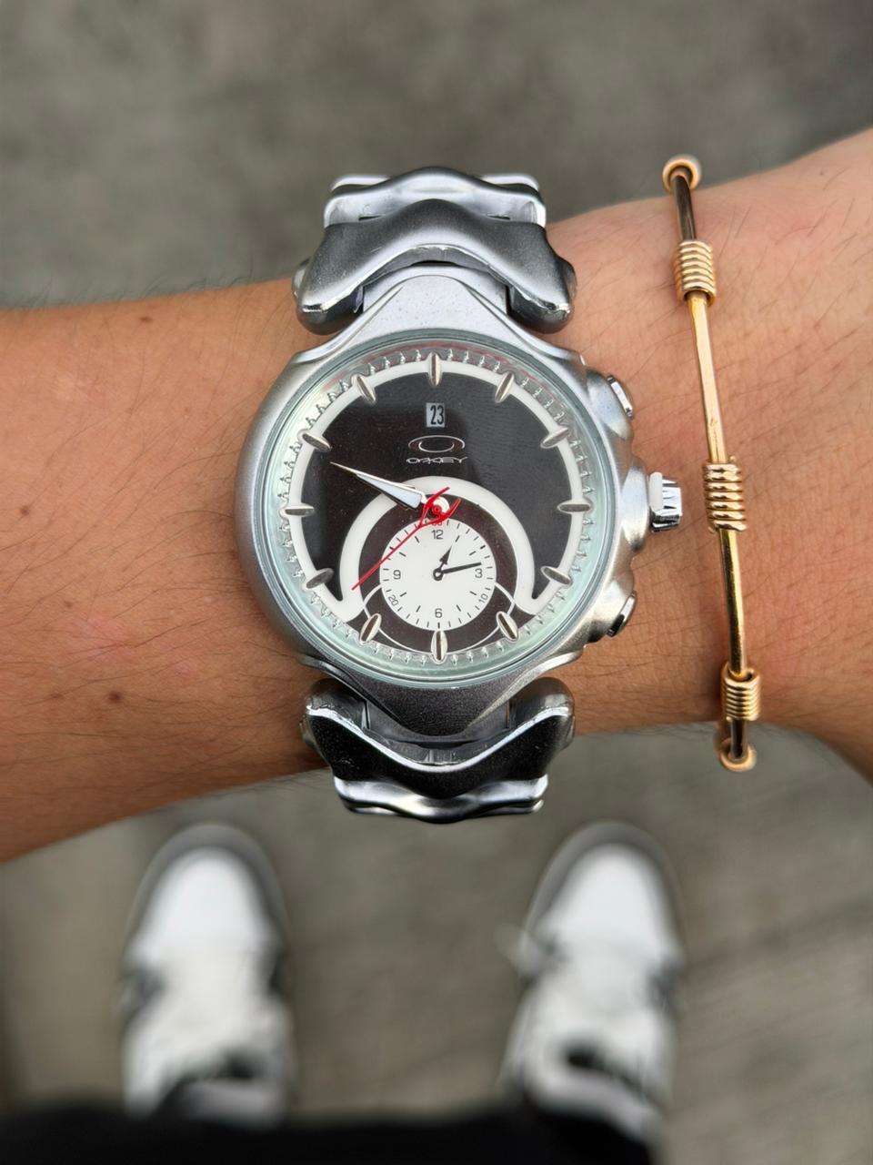 Okey Judge Plateado Tablero Negro Blanco