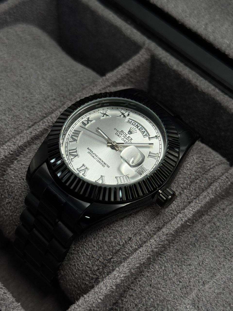 Rlx Roman Negro Tablero Plateado