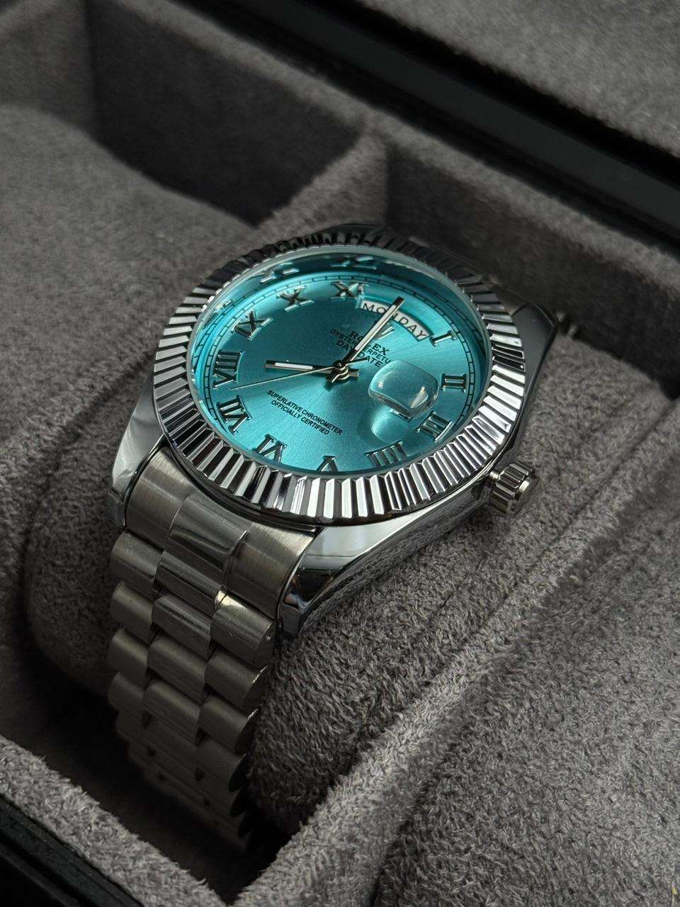 Rlx Roman Plateado Tablero Azul Claro