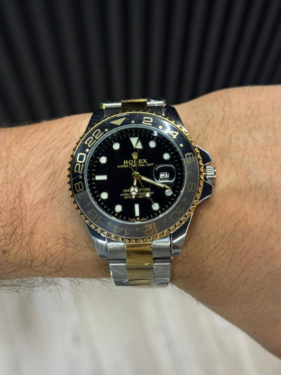 Rlx GMT 2 Bicolor Dorado Tablero Negro Bisel Negro Gris
