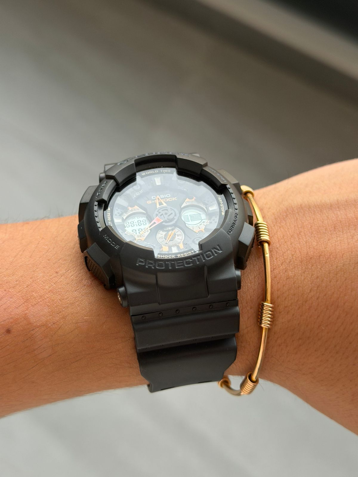 G-Shck World Time Negro - Fondo Café