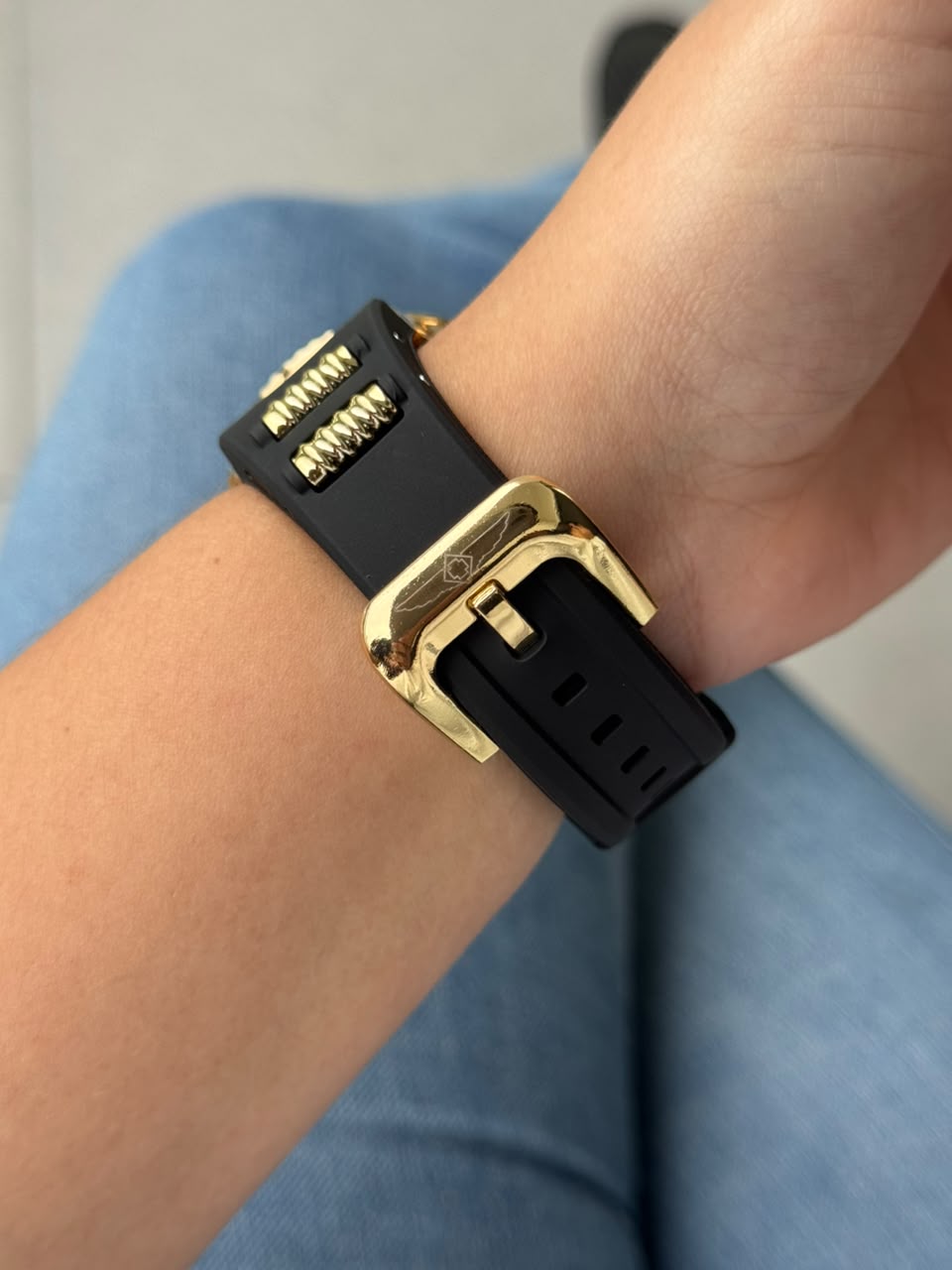 Invct Mujer 12H Goma Negra Tablero Negro Dorado Negro