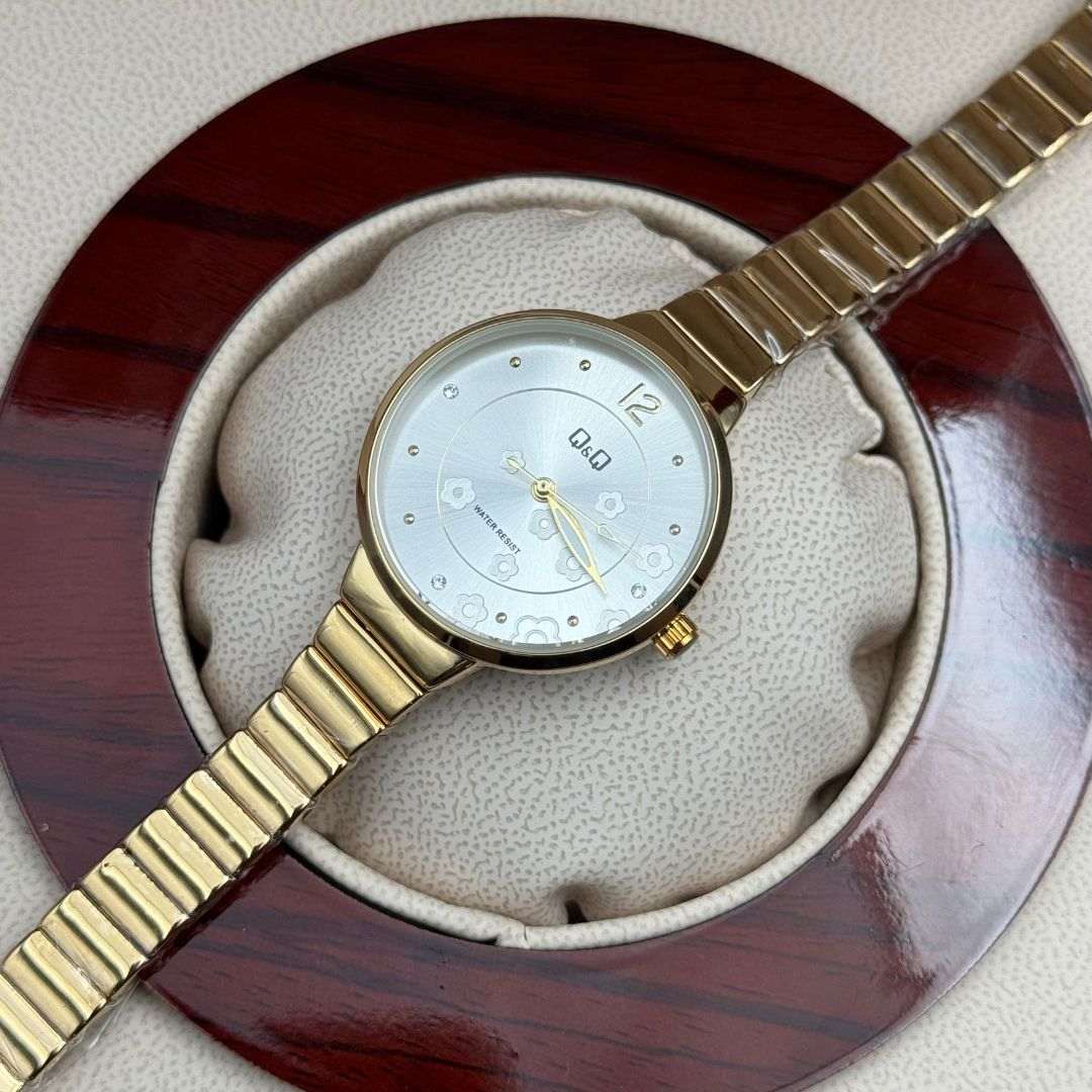 QYQ MUJER FLORES DORADO TABLERO BLANCO