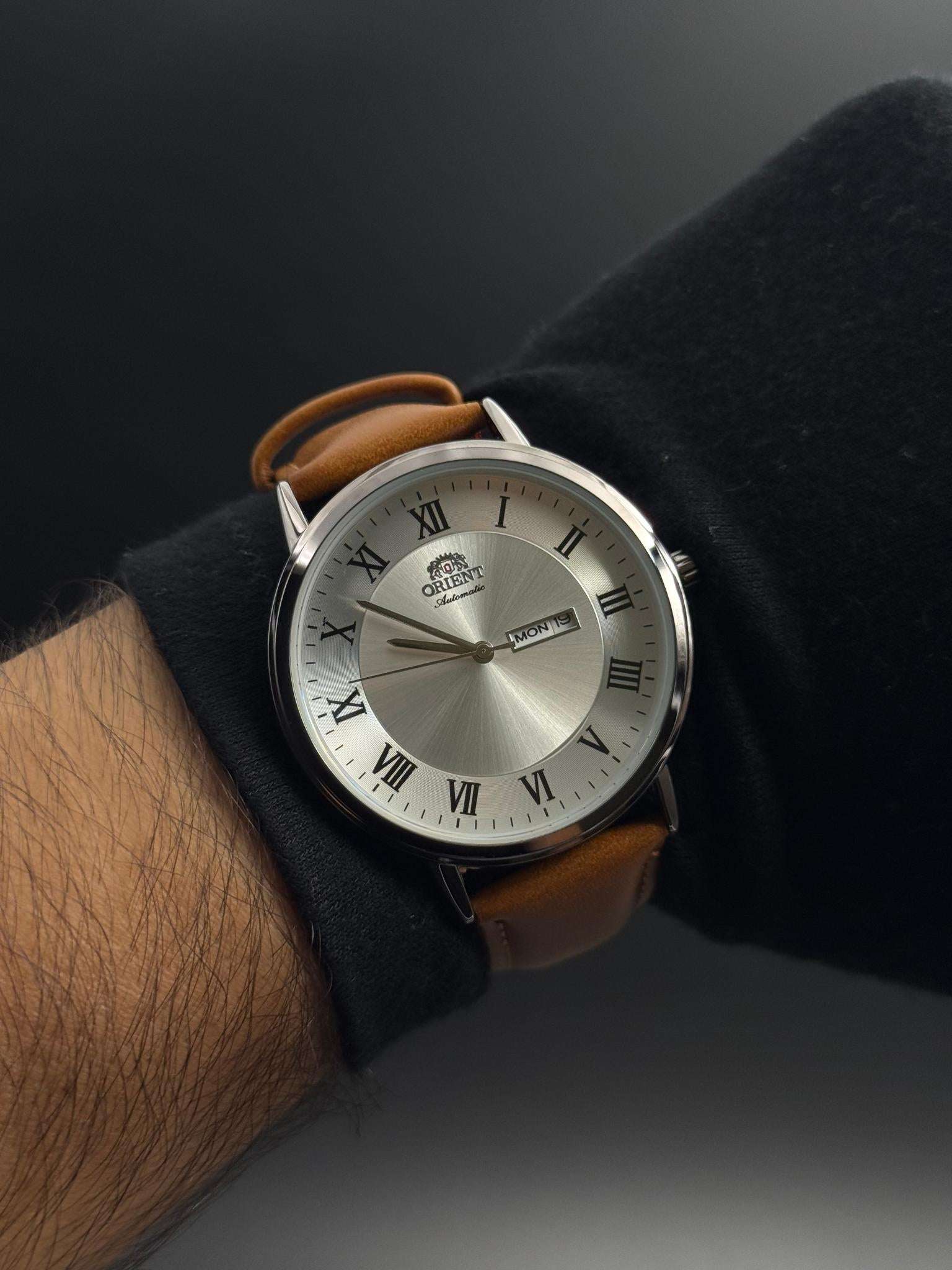 ORNT Cuero Café Oscuro Plateado Tablero Plateado