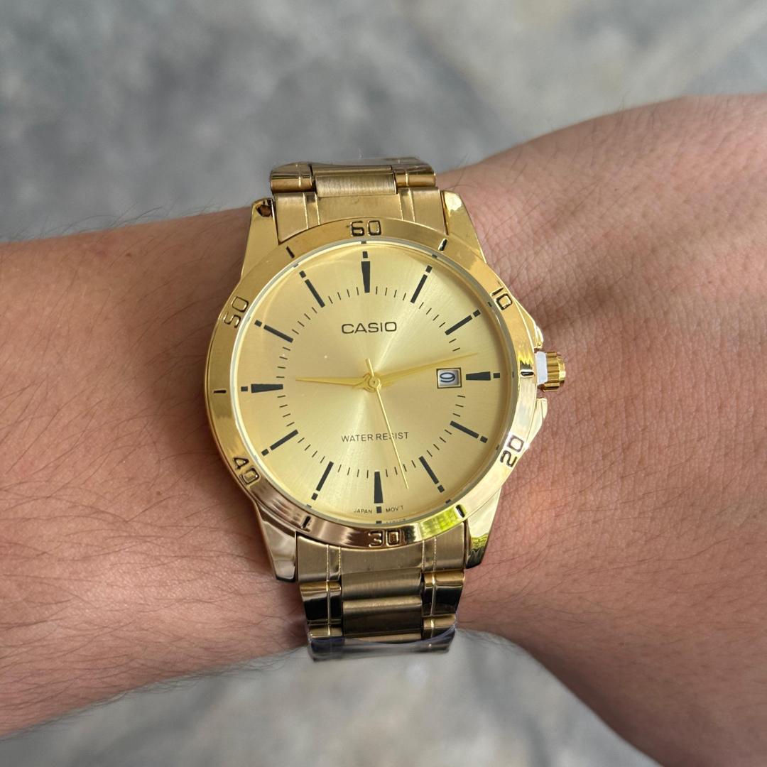Cso clásico hombre dorado tablero dorado