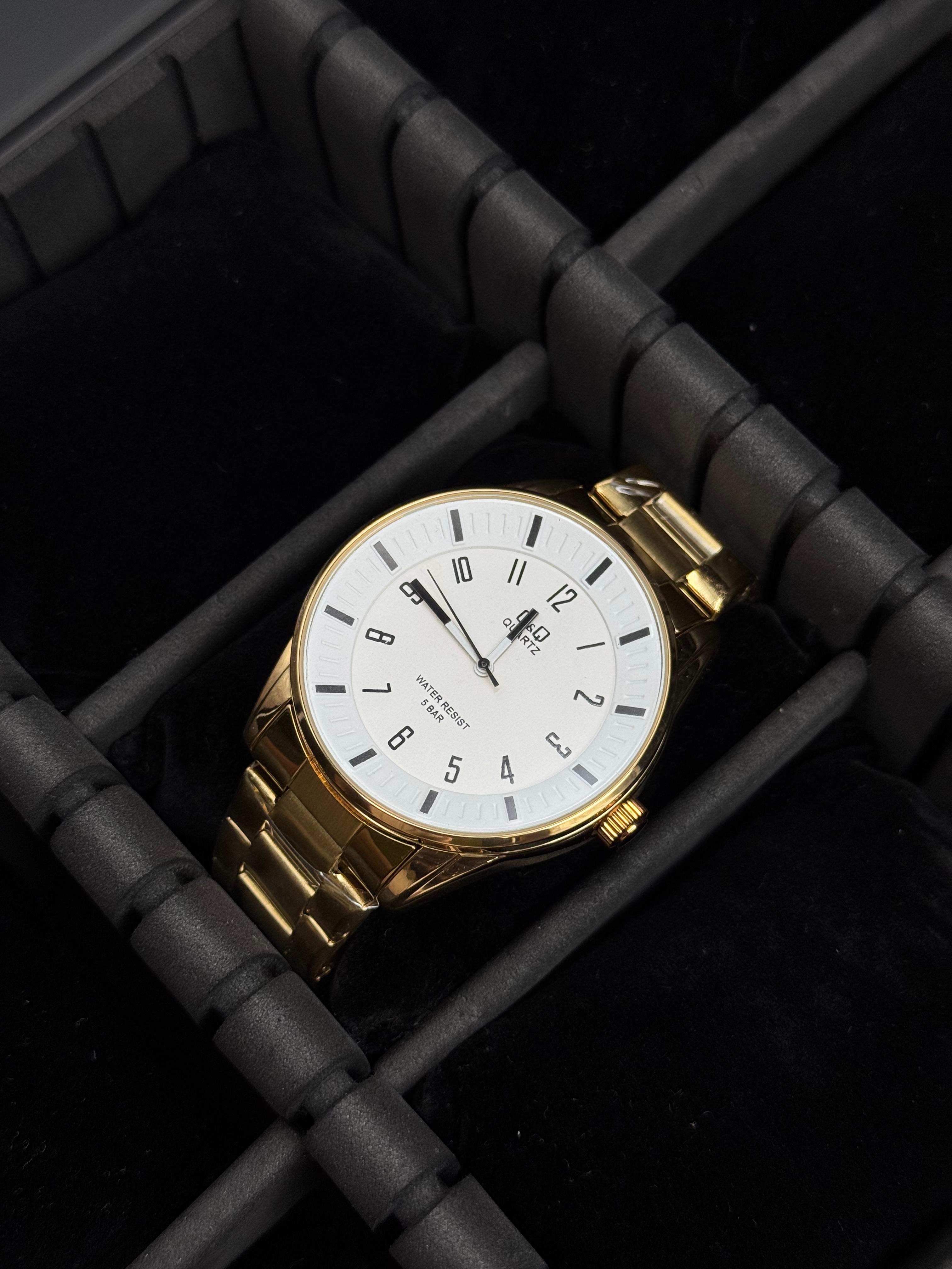 QYQ 3030 Dorado Tablero Blanco Manecillas Negras