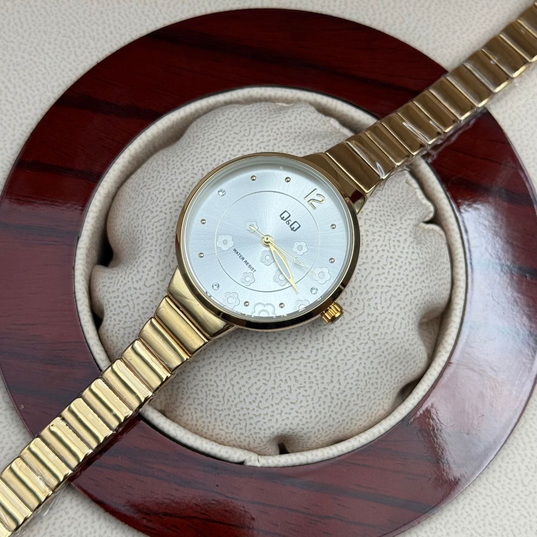 QYQ MUJER FLORES DORADO TABLERO BLANCO