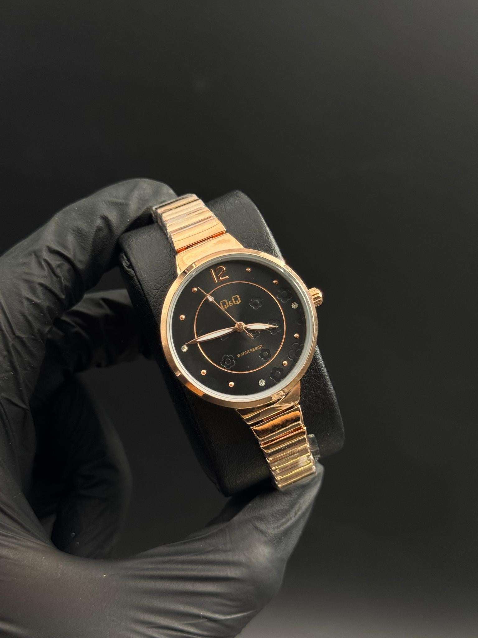 QYQ MUJER FLORES ORO ROSA TABLERO NEGRO