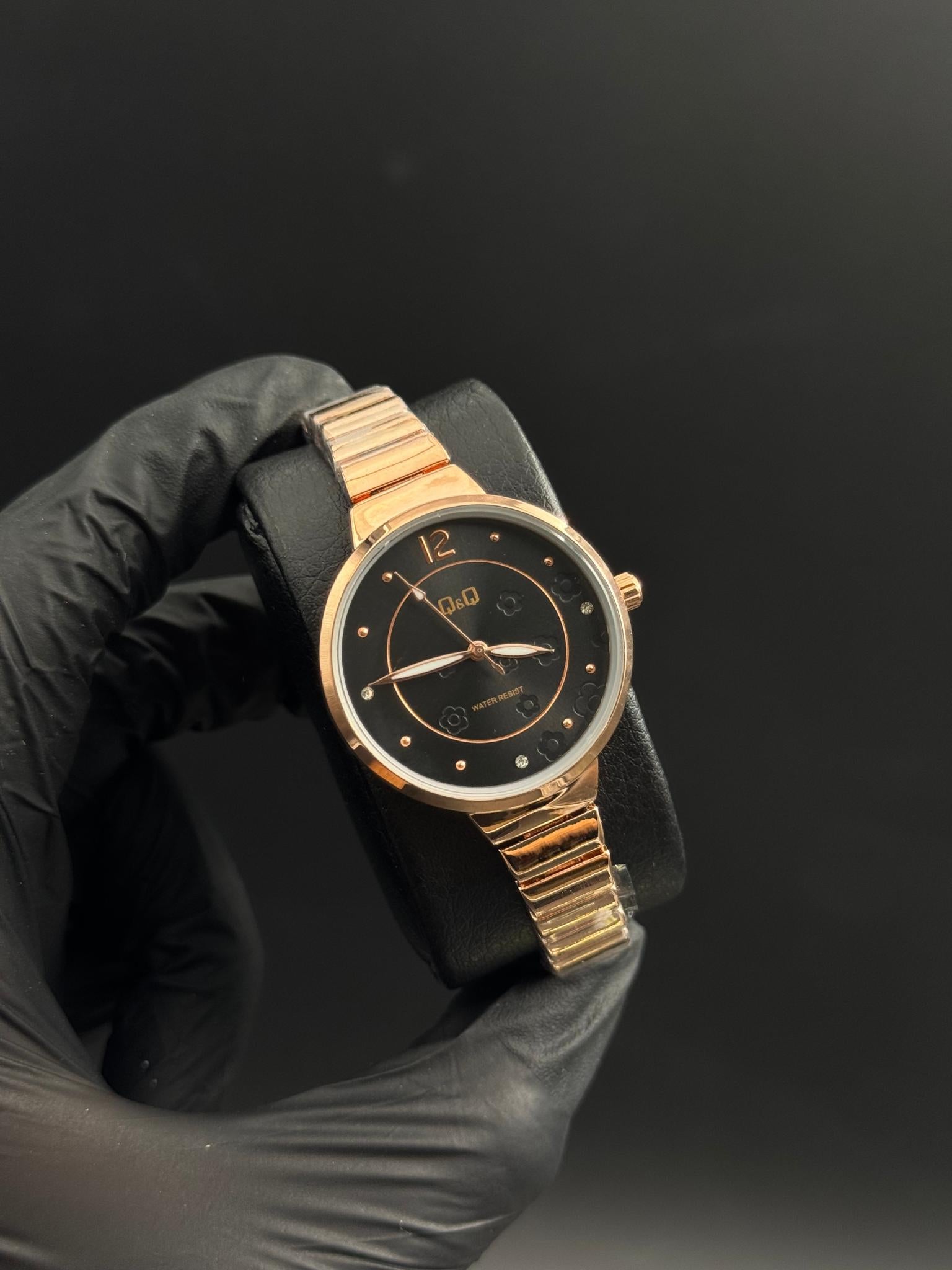 QYQ MUJER FLORES ORO ROSA TABLERO NEGRO