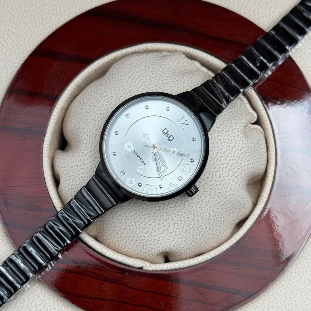 QYQ MUJER FLORES NEGRO TABLERO BLANCO