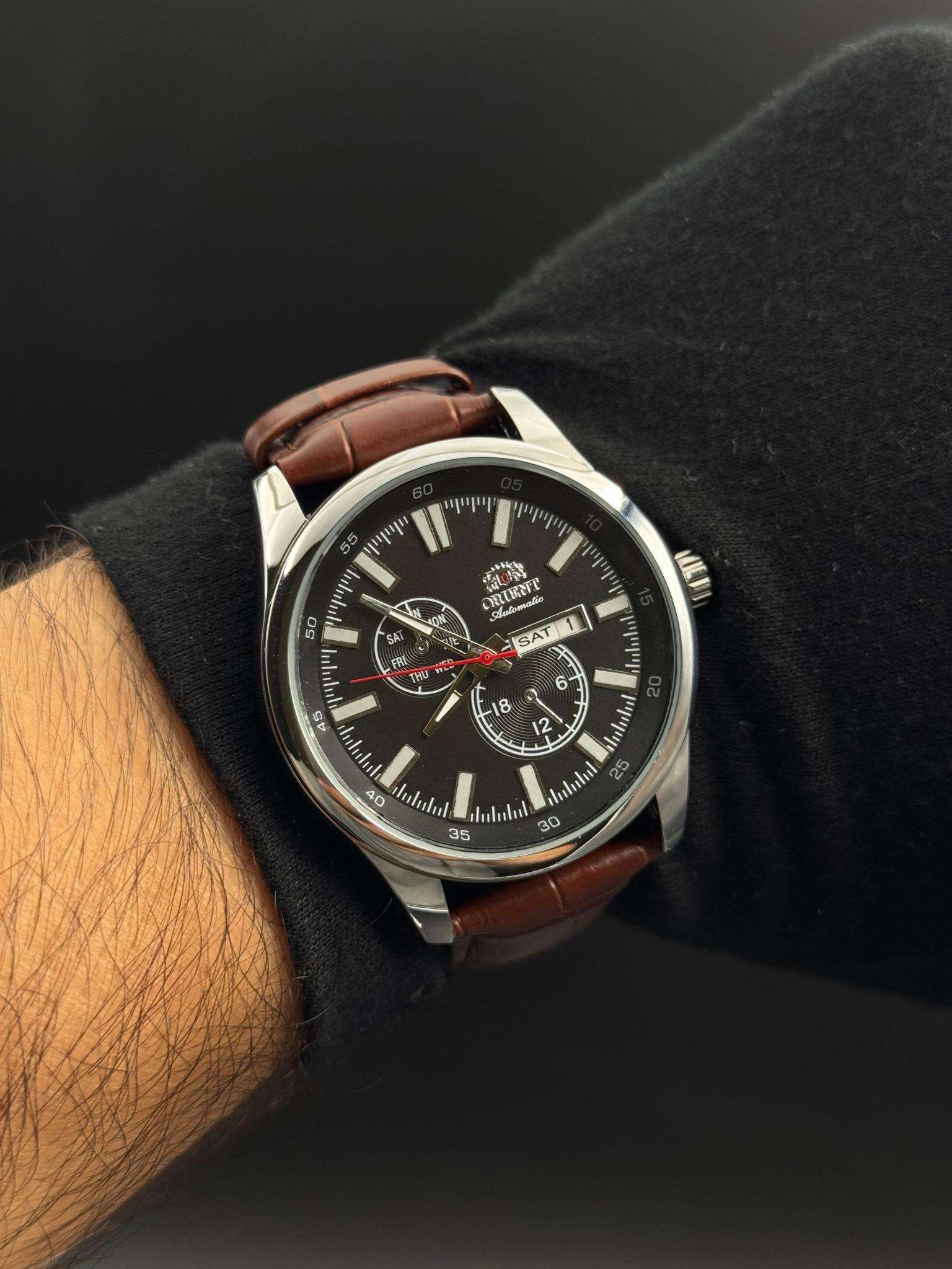 Ornt Cronógrafo Cuero Cafe Tablero Negro Plateado