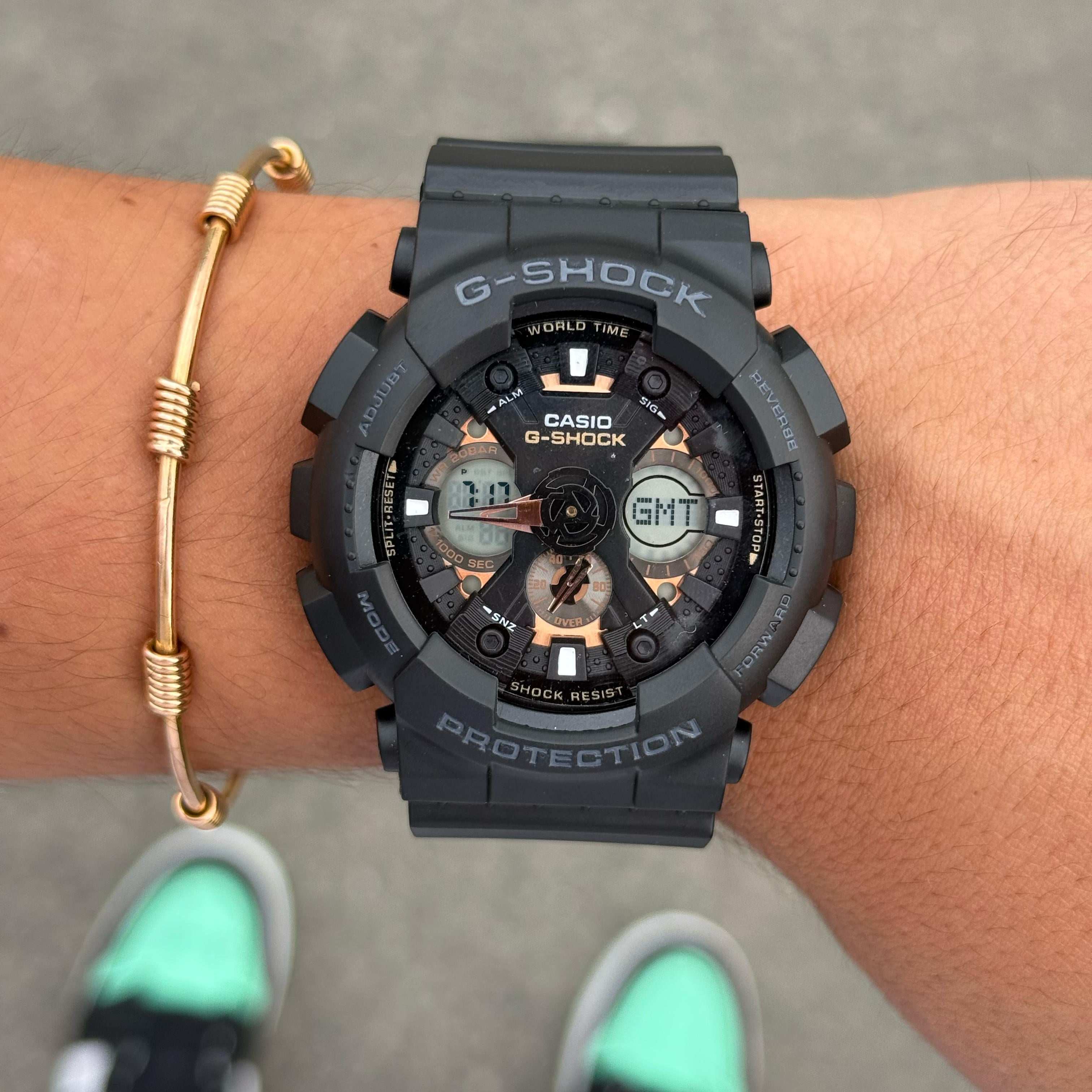 G-Shck World Time  Negro  - Fondo Café