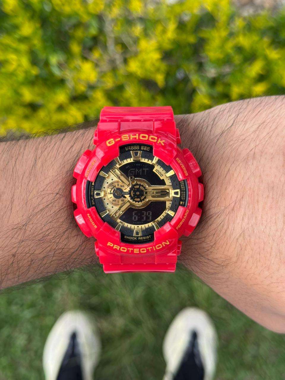 G-shck GA-110 Rojo Tablero Negro Dorado