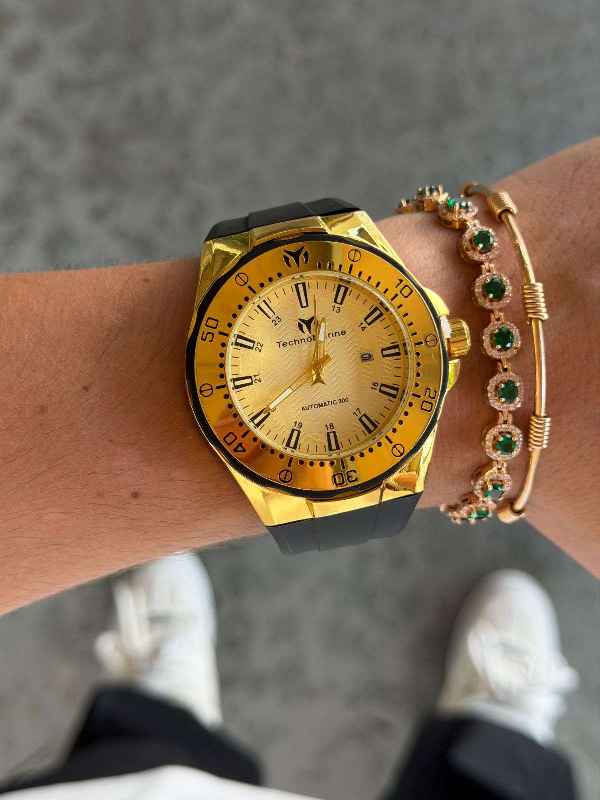 Tchmrn Manta Goma Negra Tablero Dorado