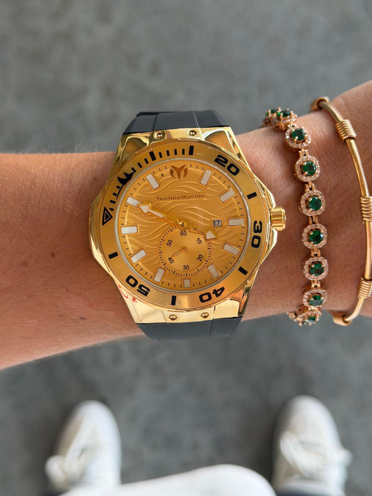 Tchmrn Cruise Goma Negra Tablero Dorado