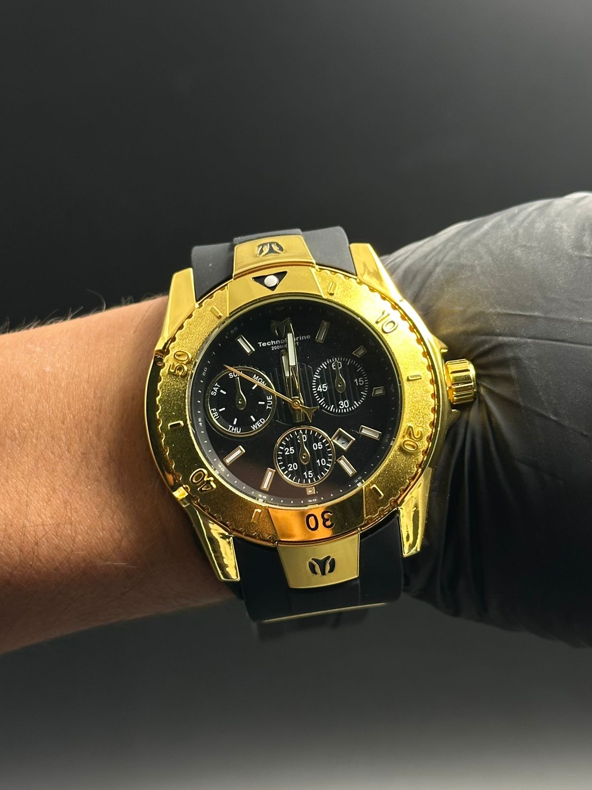 Tchmrn UF6 Goma Negra Tablero Negro Dorado