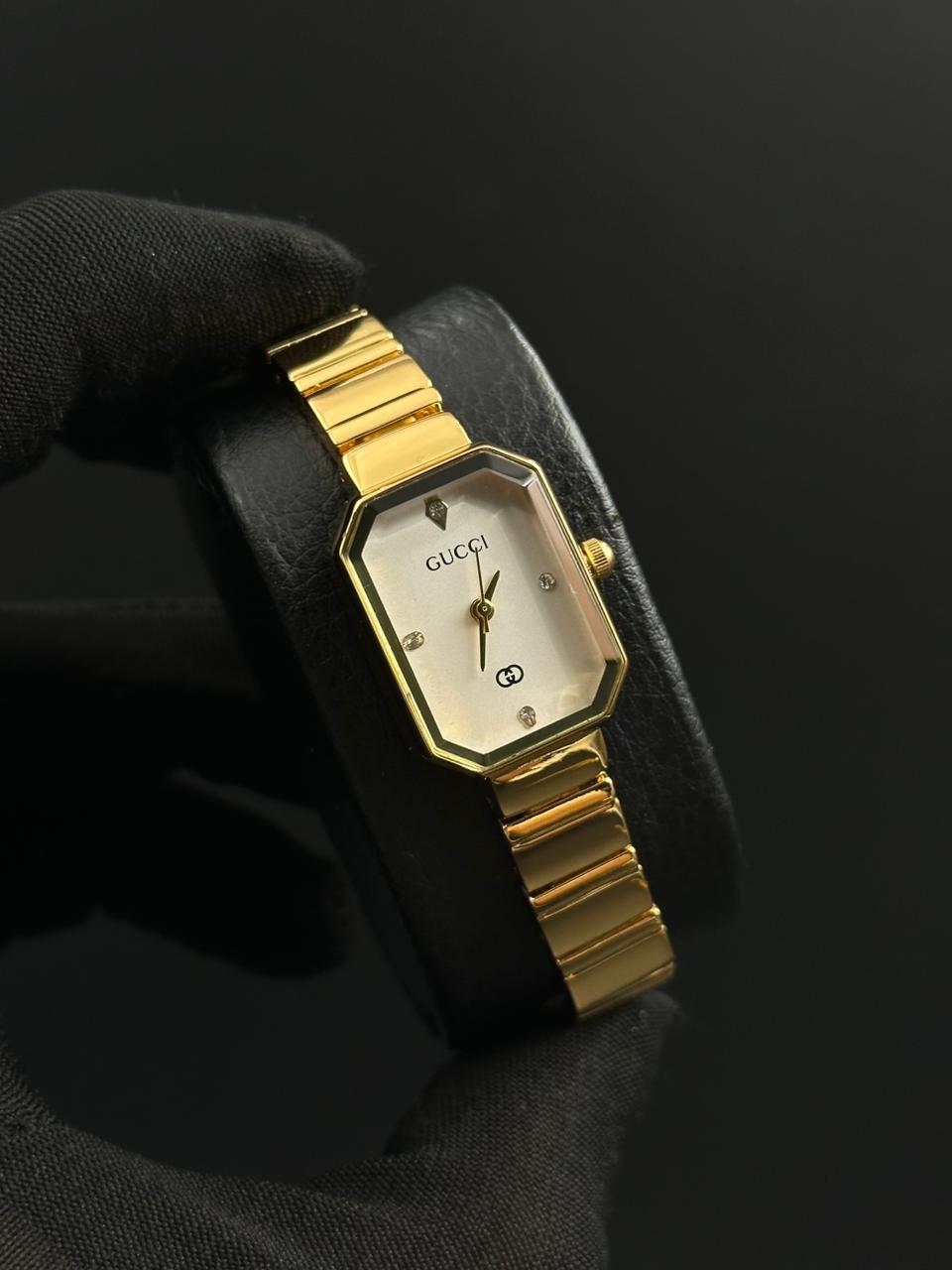 Gcc Mujer Dorado Tablero Blanco