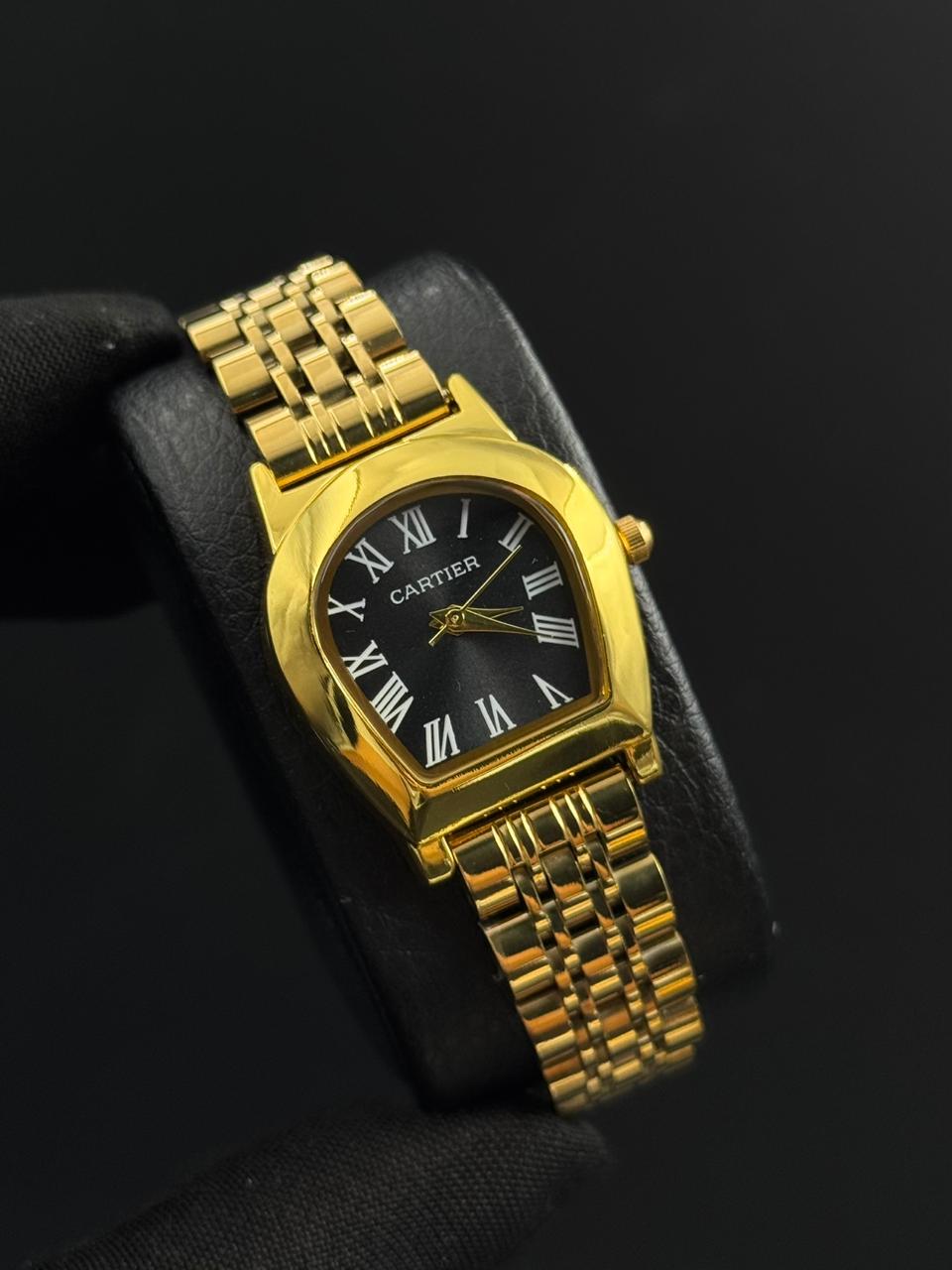 Crtr Mujer Dorado Tablero Negro