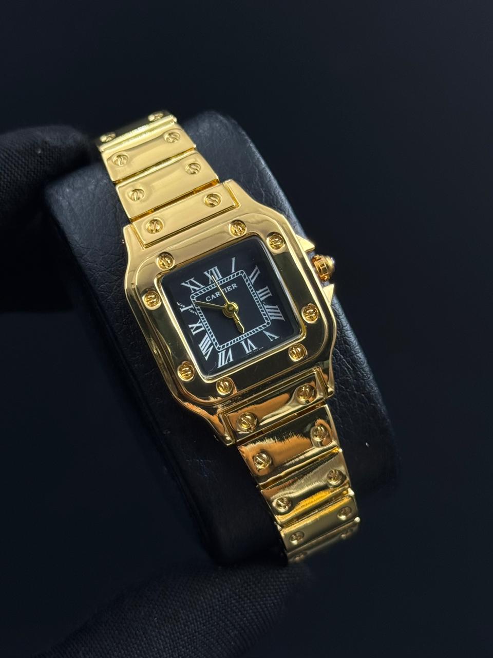 Crtr Mujer Dorado Tablero Negro