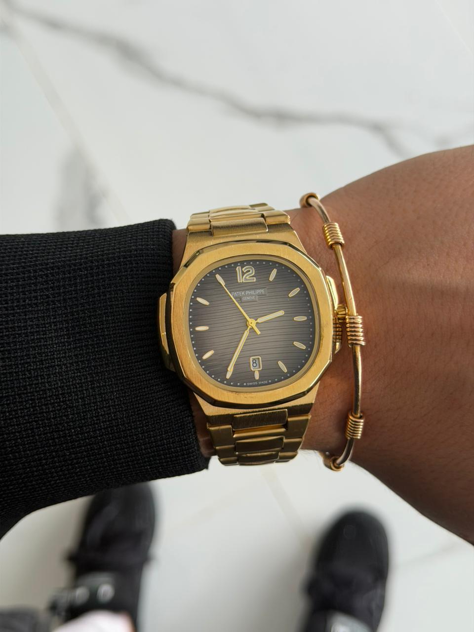 Ptk 2026 Dorado Tablero Gris Oscuro