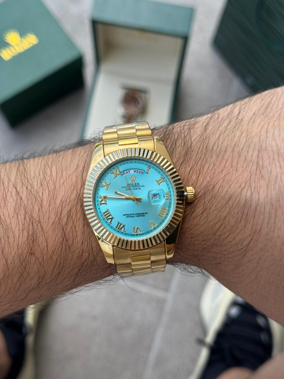 Rlx Roman Dorado Tablero Azuo Claro