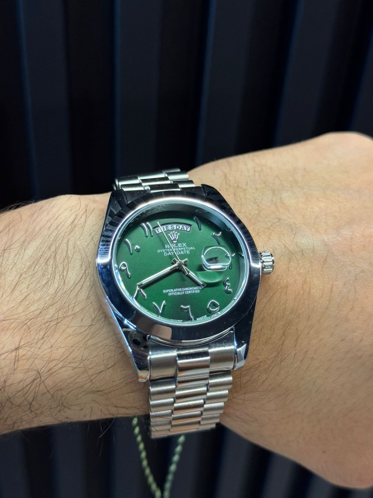 Rlx Arabe Liso Plateado Tablero Verde