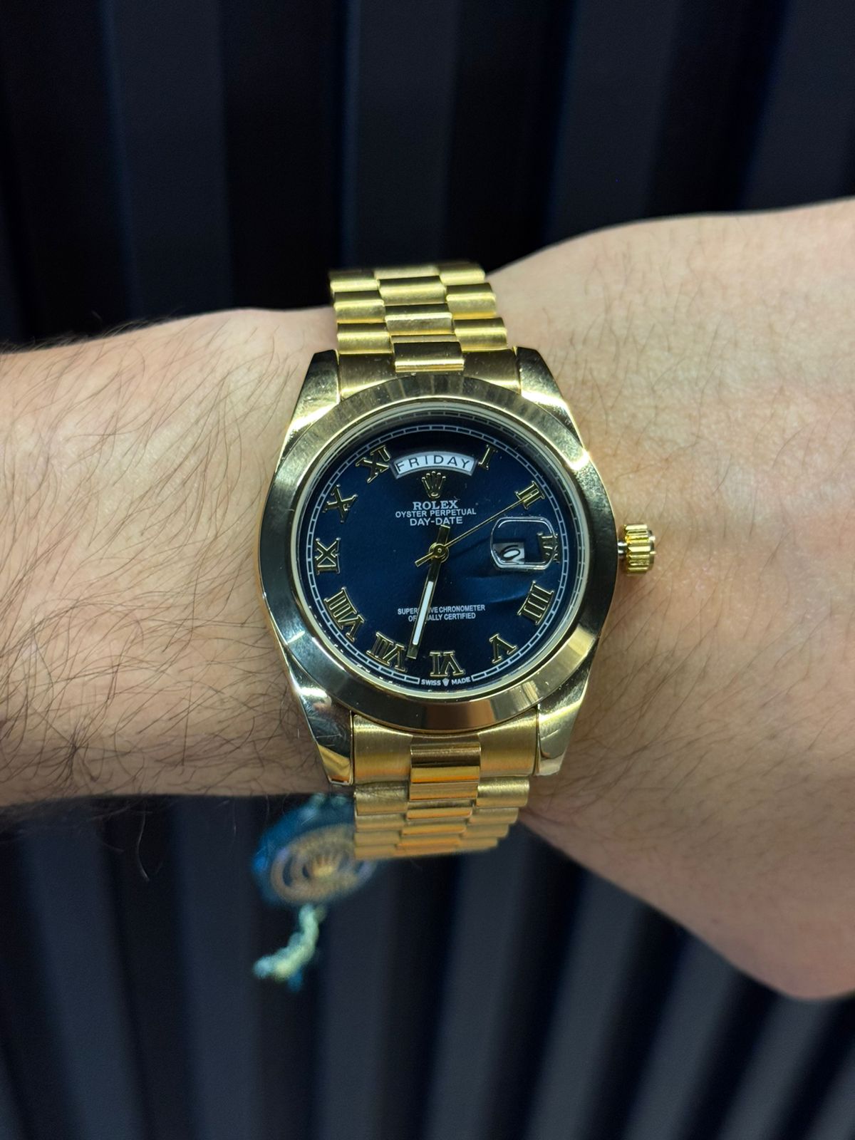 Rlx Roman Liso Dorado Tablero Azul Rey