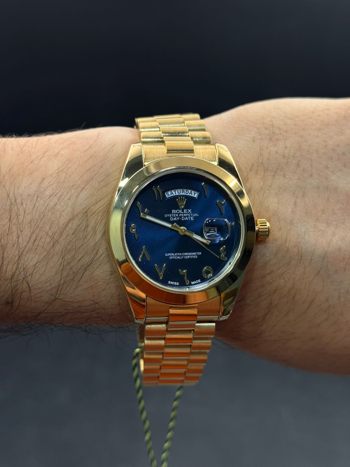 Rlx Arabe Liso Dorado Tablero Azul Oscuro