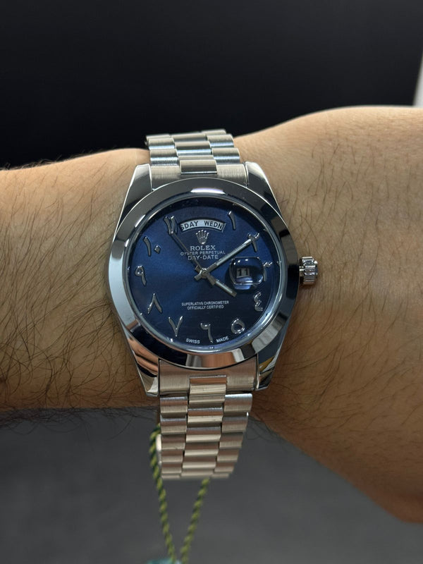 Rlx Arabe Liso Plateado Tablero Azul Oscuro