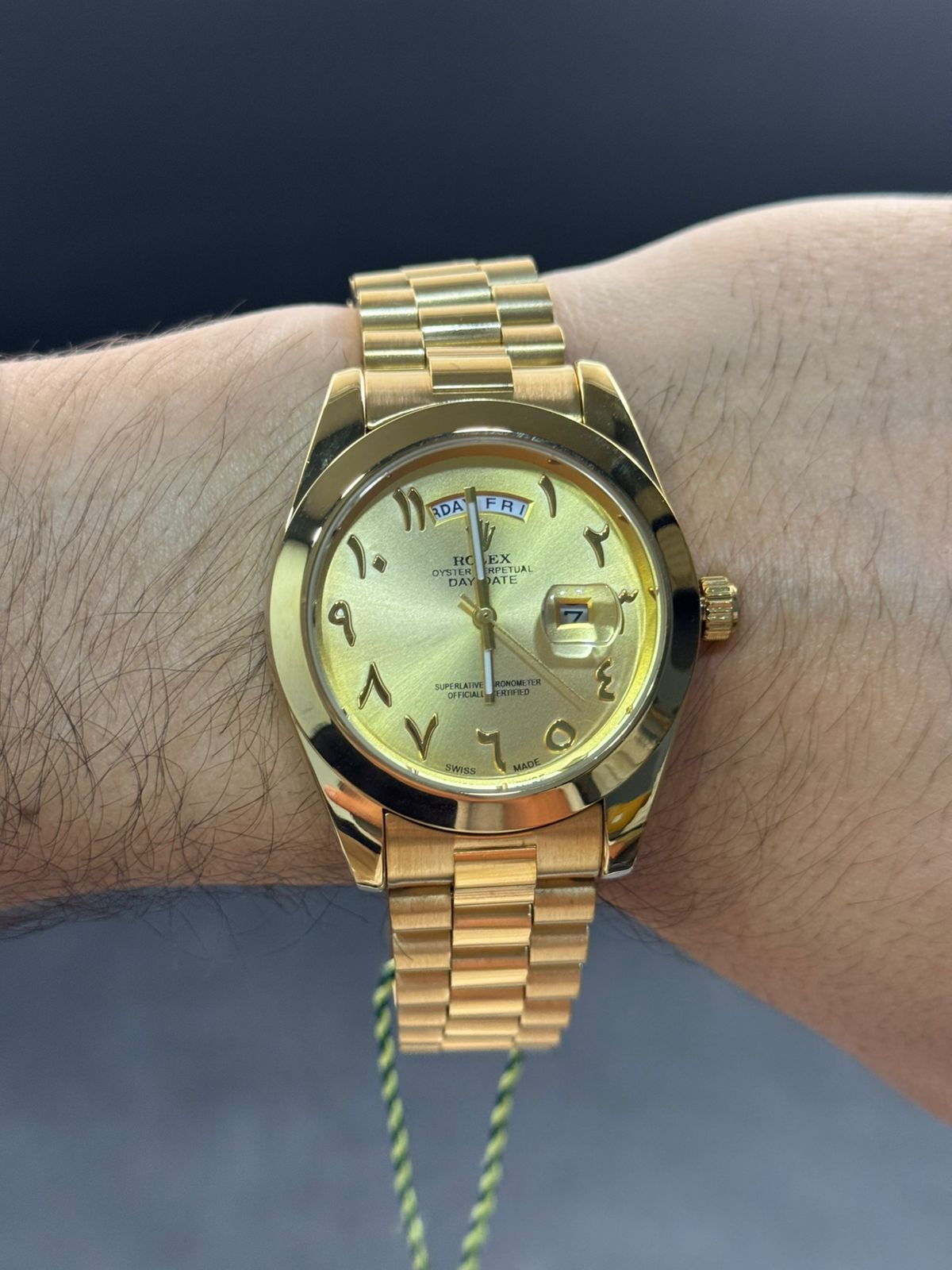 Rlx Arabe Liso Dorado Tablero Dorado