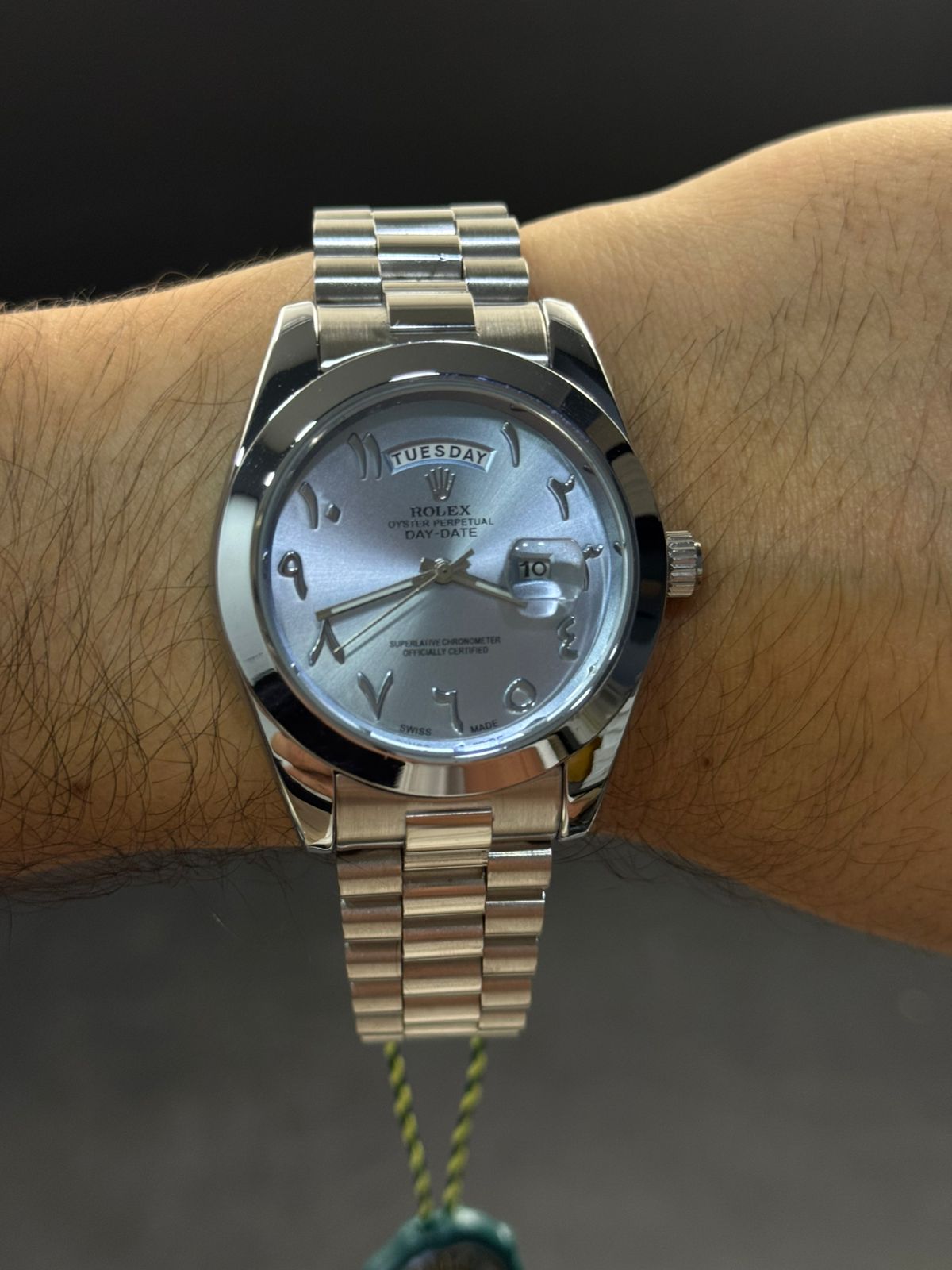 Rlx Arabe Liso Plateado Tablero Azul Claro