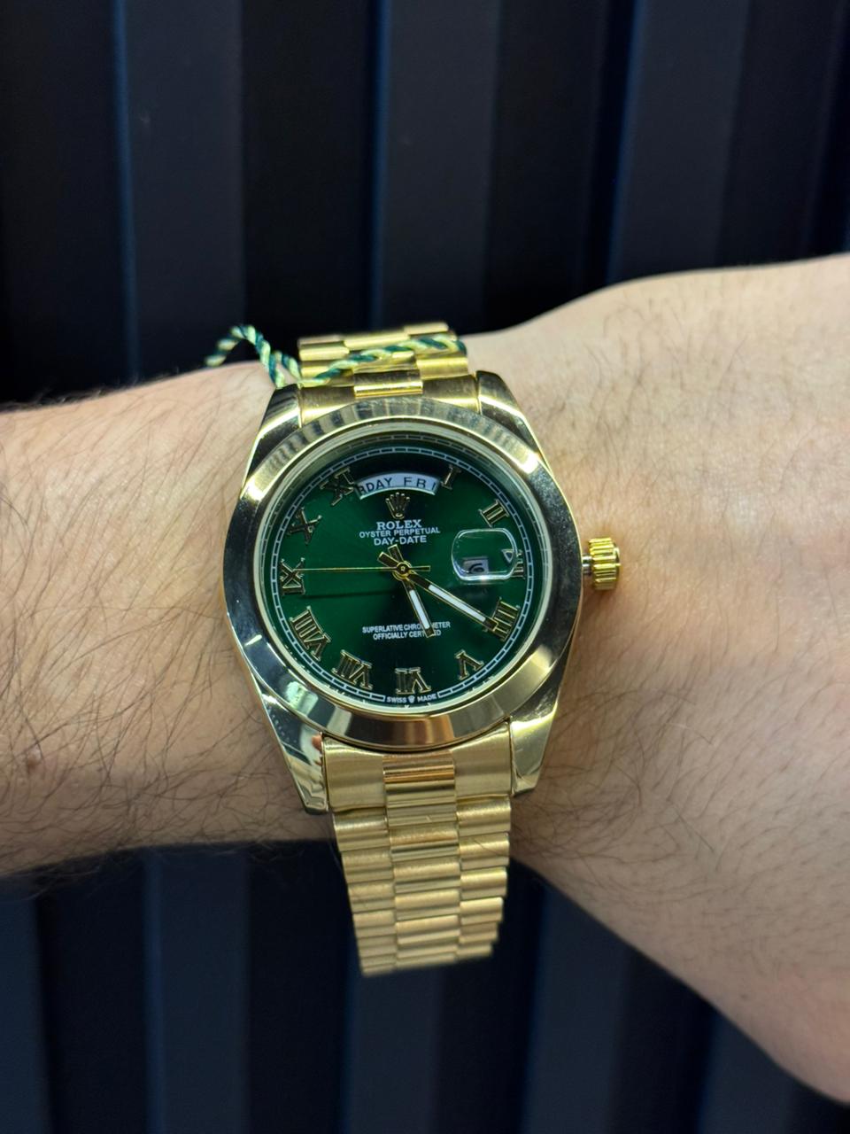 Rlx Roman Liso Dorado Tablero Verde