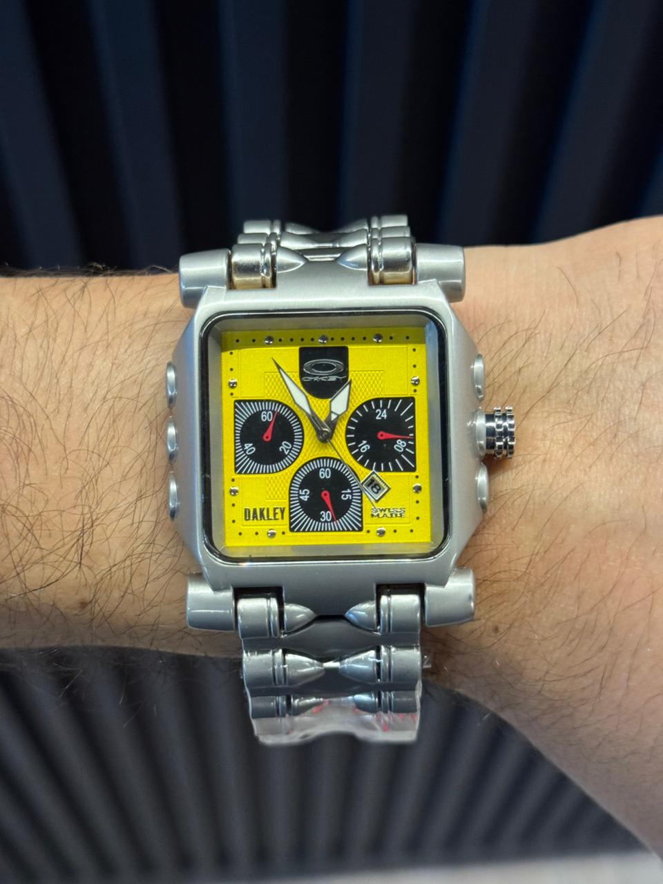 Okl Cuadrado Gris Tablero Amarillo