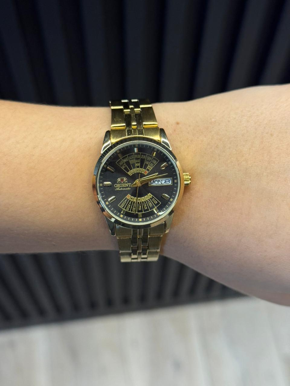 Ornt Calendar Mujer Dorado Tablero Negro