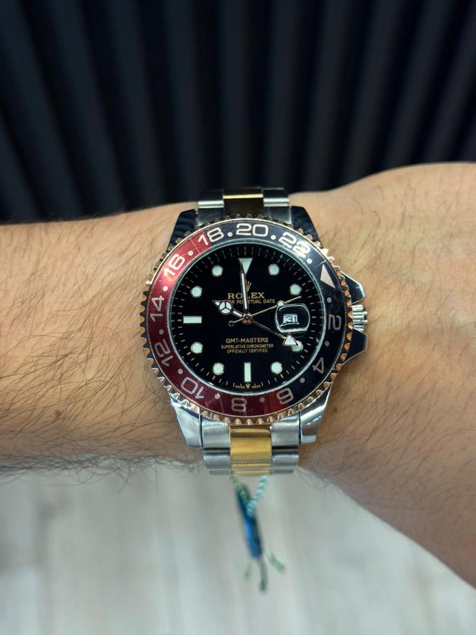 Rlx GMT 2 Bicolor Dorado Tablero Negro Bisel Rojo Negro
