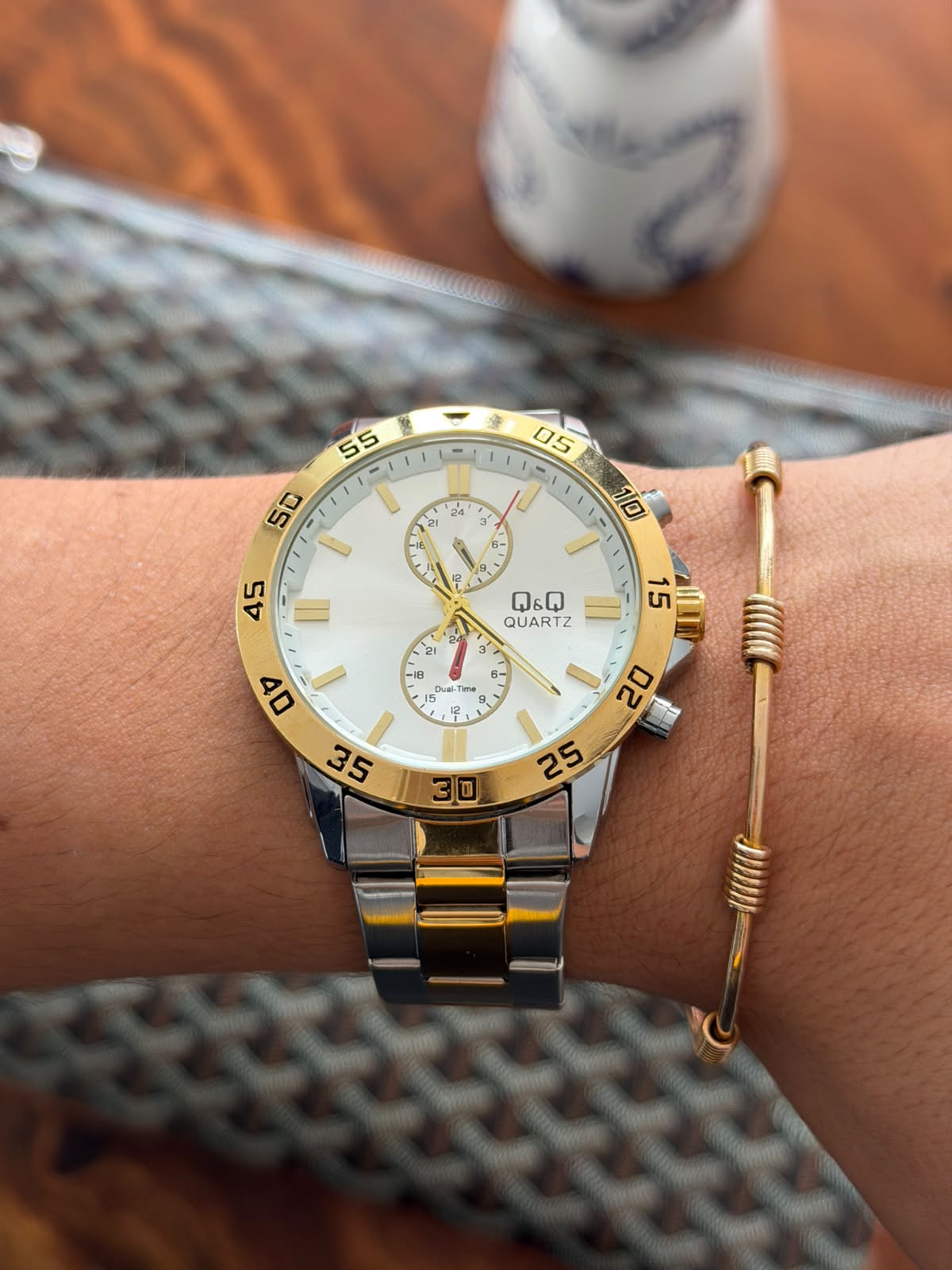 QYQ Crono Bicolor Dorado Tablero Plateado