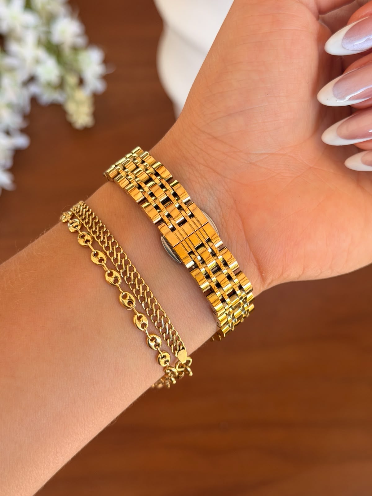 Crtr Mujer Dorado Tablero Blanco