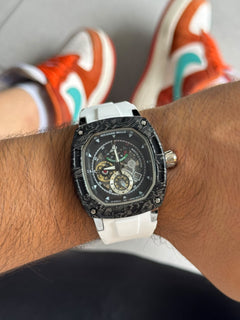 Rchrd Mll Cuadrado 2026 Goma Blanca  - Fondo Negro