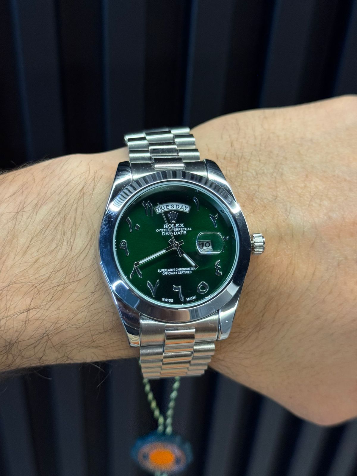 Rlx Arabe Liso Plateado Tablero Verde