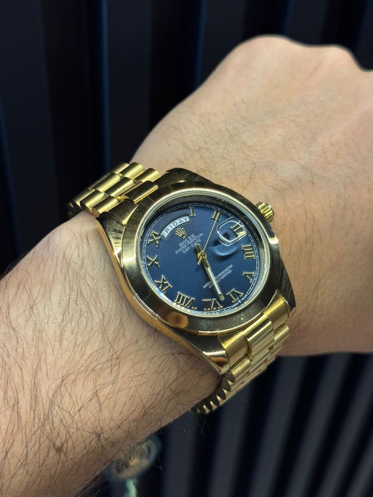 Rlx Roman Liso Dorado Tablero Azul Rey