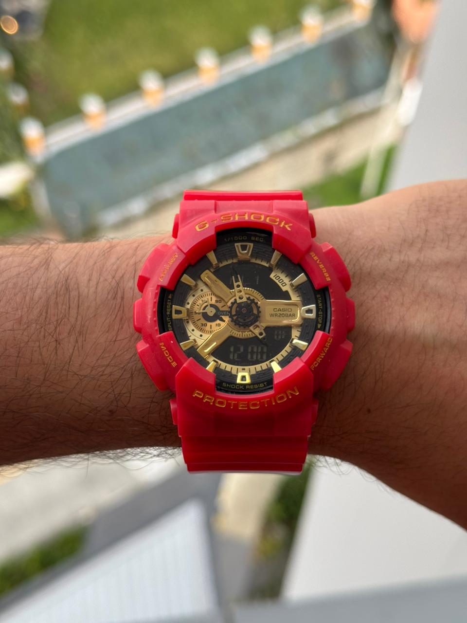 G-shck GA-110 Rojo Tablero Negro Dorado