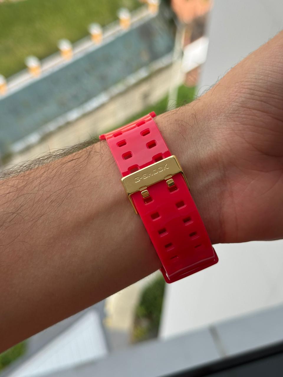 G-shck GA-110 Rojo Tablero Negro Dorado