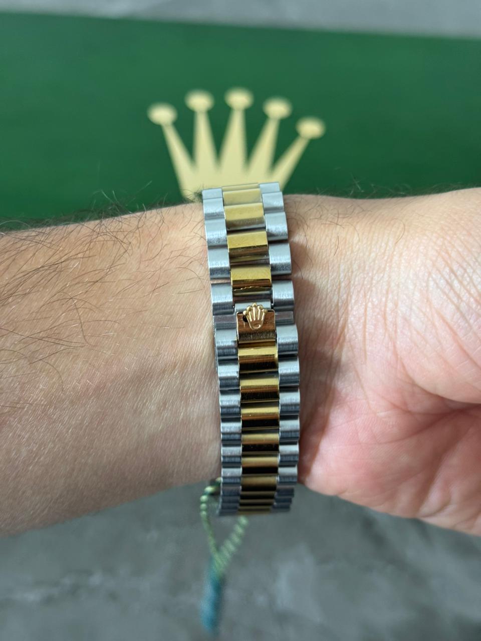 Rlx Arabe Liso Bicolor Dorado Tablero Verde
