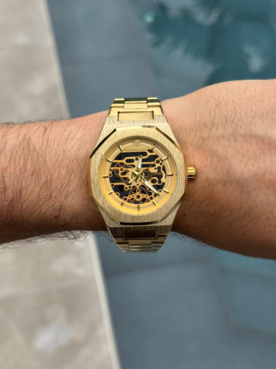 Admrs Oak Metalico Dorado Tablero Dorado Negro