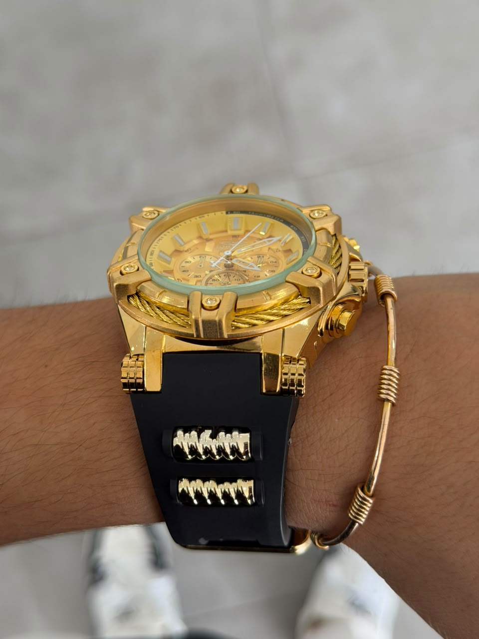 Invct 255 Goma Negra Tablero Dorado