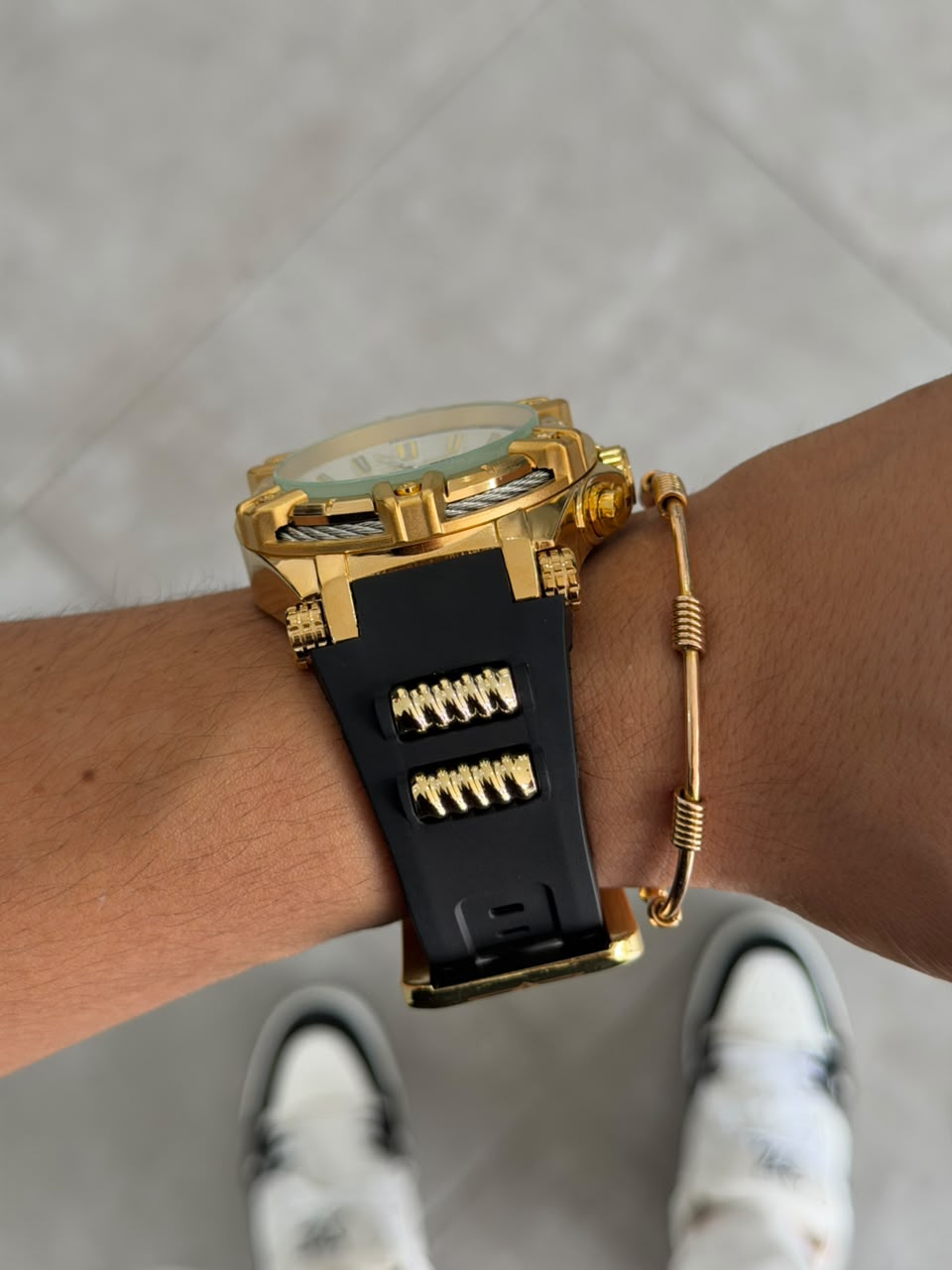Invct 255 Goma Negra Tablero Dorado